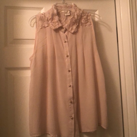 ⭐️ Rosette sheer top - Picture 1 of 4